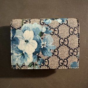 GUCCI GG Supreme Monogram Blooms Card Case Wallet